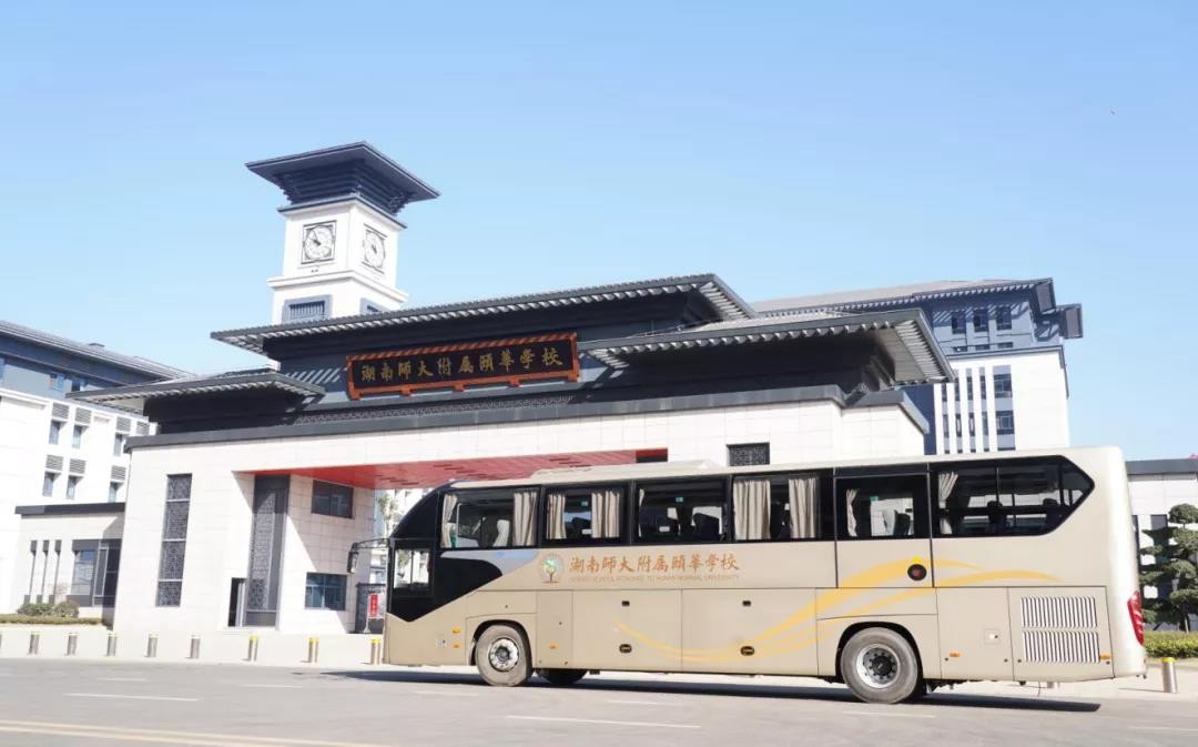 大巴车.jpg